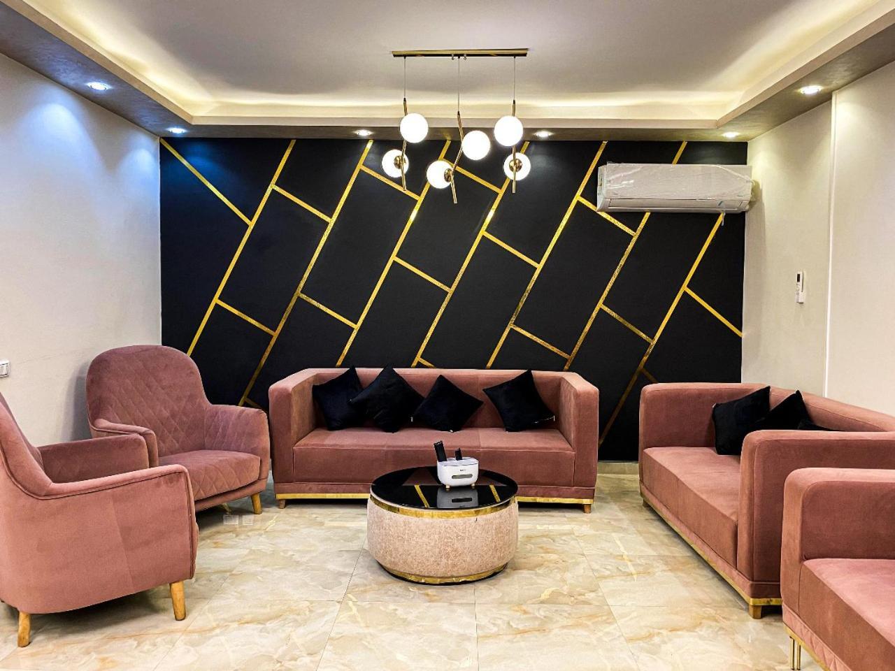 Crown With Fitness And Wellness Caïro